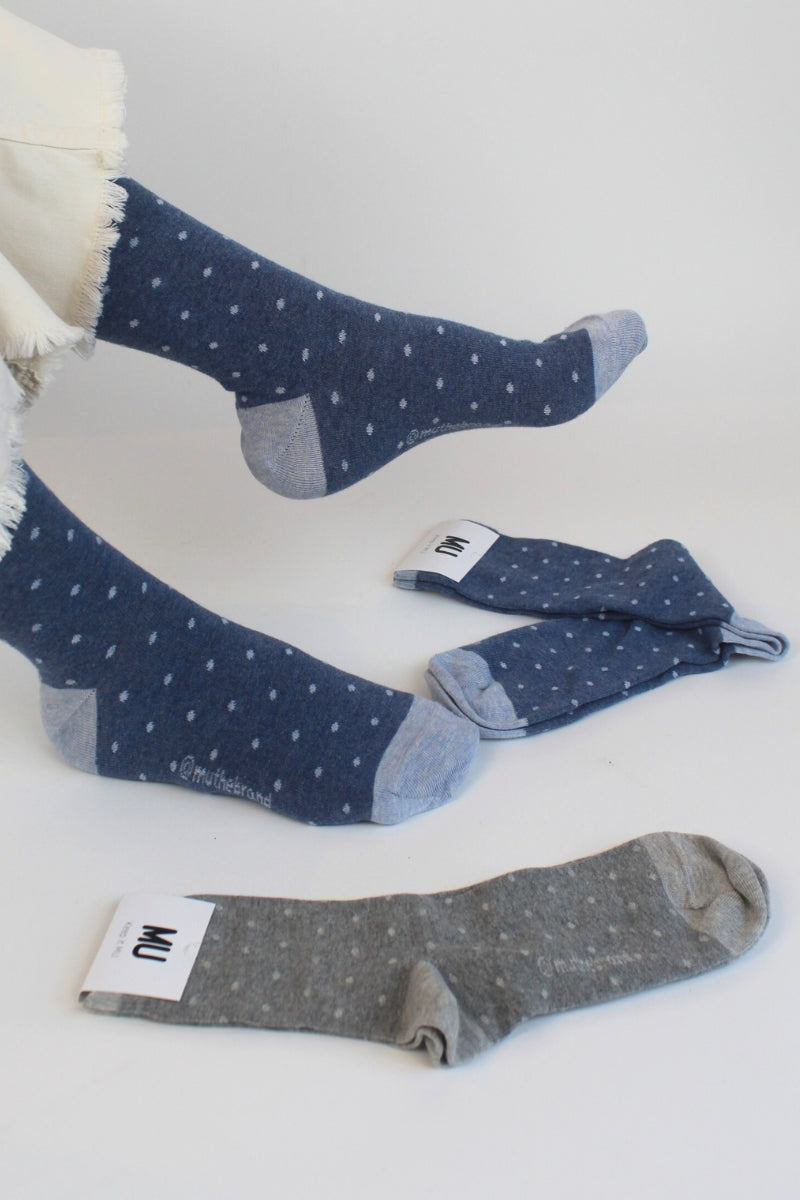Calcetines azules topitos