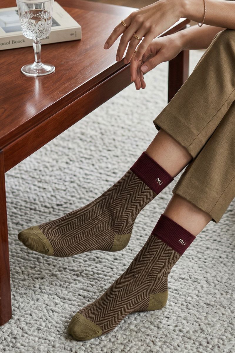 Blaue Socken mit Punkten